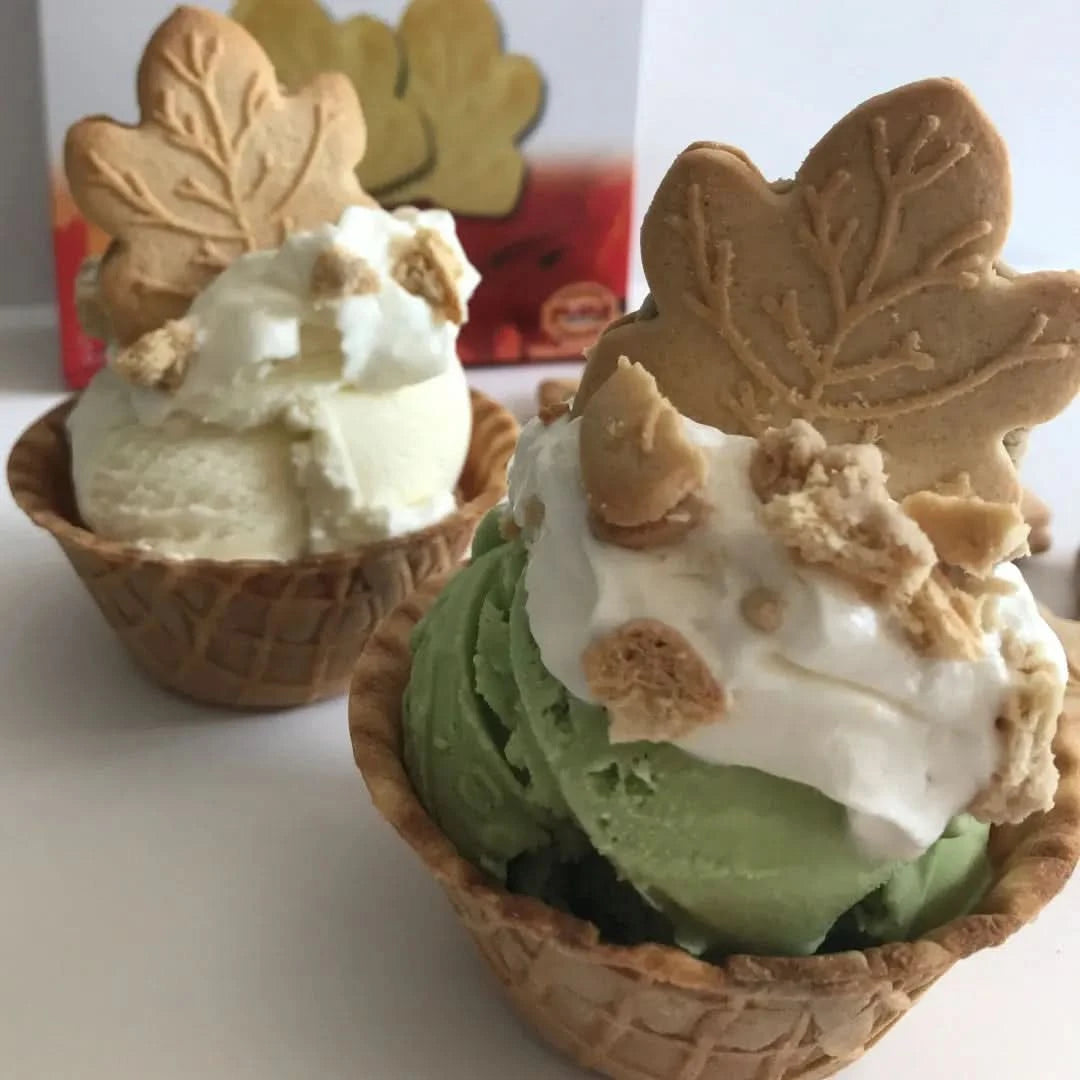maple cream cookies with ice cream