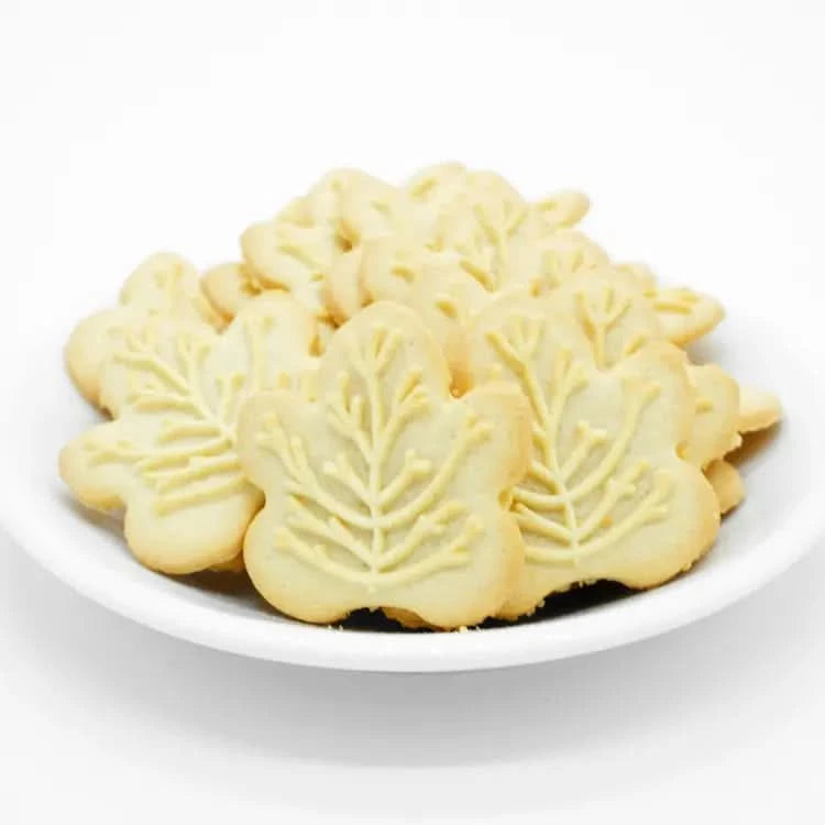 maple leaf shortbread mini cookie on the plate